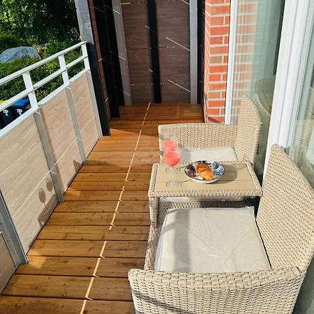 Familientraum 10min Zur Ostsee Und Nach Lübeck Zentrum Mit Parkplatz&balkon Apartamento Bad Schwartau