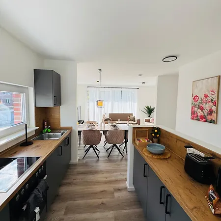 Apartamento Familientraum 10min Zur Ostsee Und Nach Lübeck Zentrum Mit Parkplatz&balkon Bad Schwartau